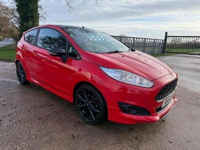 Red Used 2015 Ford Fiesta Zetec Hatchback | £5,489 (Fair price)
