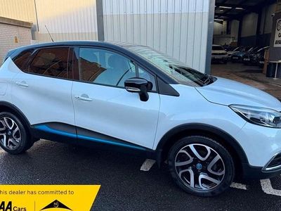 Used Renault Captur Iconic 90 HP (66 kW) 2017 White/black SUV