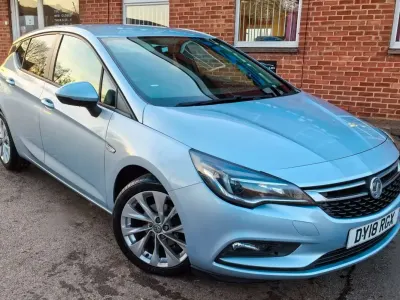 Gebraucht Vauxhall Astra Design Edition 101 PS (74 kW) 2018 Silber Kleinwagen
