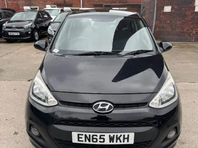 Usado Hyundai i10 SE 87 HP (63 kW) 2015 Preto Citadino
