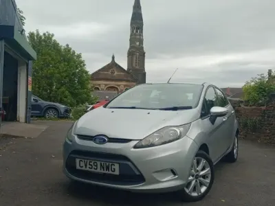 Używany Ford Fiesta 2010 Srebrny Hatchback