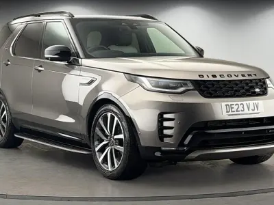 Used Land Rover Discovery 5 SE Dynamic 300 HP (220 kW) 2023 Silicon silver SUV