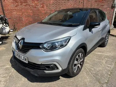 Używany Renault Captur Play 90 KM (66 kW) 2019 Srebrny SUV
