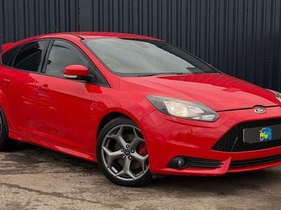 Used Ford Focus ST 250 HP (183 kW) 2014 Red Hatchback