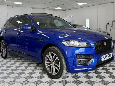 Begagnad Jaguar F-Pace R-Sport 180 HK (132 kW) 2019 Blå SUV
