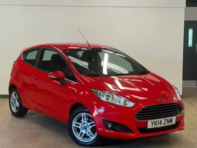 Używany Ford Fiesta Zetec 82 KM (60 kW) 2014 Czerwony Hatchback