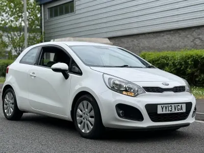 Used Kia Rio 84 HP (61 kW) 2013 White Hatchback