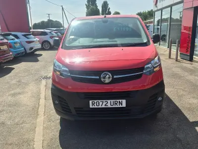 Used Vauxhall Vivaro S 100 HP (73 kW) 2022 Red MPV