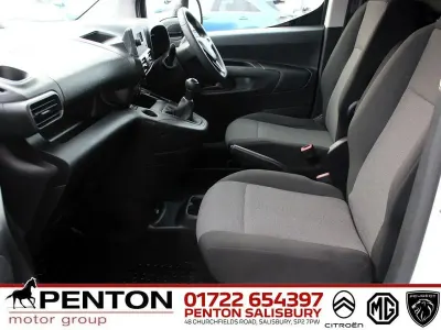 Begagnad Vauxhall Combo 100 HK (73 kW) 2021 Vit Minibuss