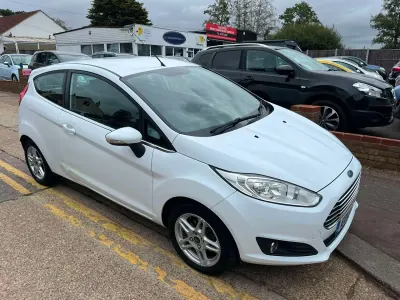 Used Ford Fiesta Zetec 2013 White Hatchback