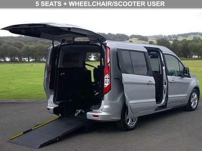 Usado Ford Grand Tourneo Connect Titanium 120 HP (88 kW) 2018 Prateado Monovolume