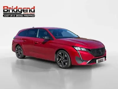 Używany Peugeot 308 Active Premium 130 KM (95 kW) 2022 Czerwony Kombi