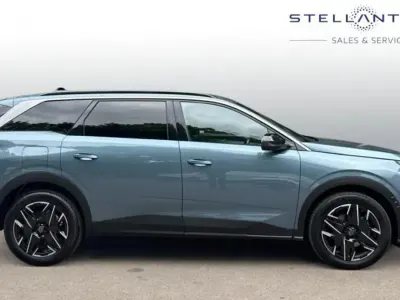 Second-hand Peugeot 5008 Allure 134 CP (98 kW) 2024 Albastru SUV