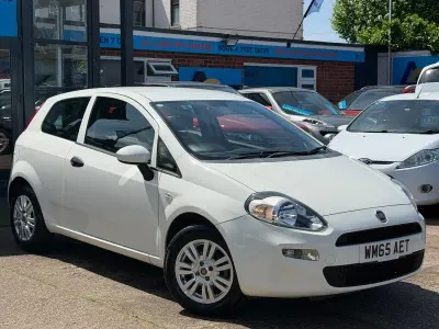 Used Fiat Punto Pop 69 HP (50 kW) 2015 White Hatchback