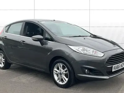 Używany Ford Fiesta Zetec 101 KM (74 kW) 2016 Szary Hatchback