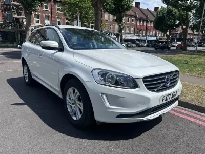 Used Volvo XC60 SE 2017 White SUV