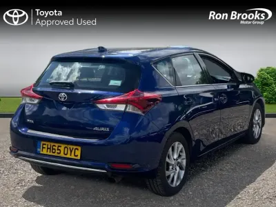 Used Toyota Auris 116 HP (85 kW) 2015 Blue Hatchback