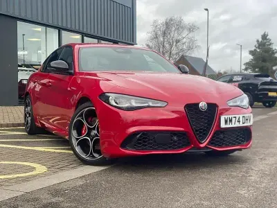 Begagnad Alfa Romeo Giulia Saloon Veloce 280 HK (205 kW) 2024 Röd Sedan