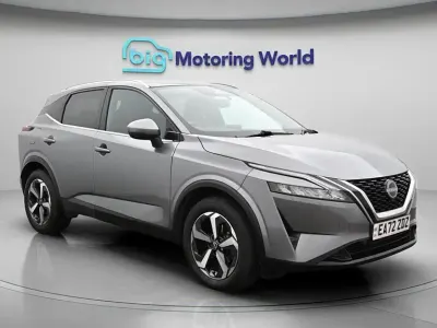 Begagnad Nissan Qashqai N-Connecta 140 HK (102 kW) 2023 Grå SUV