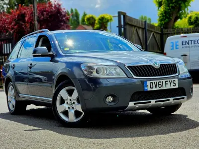 Używany Skoda Octavia Scout 4x4 140 KM (102 kW) 2011 Szary Kombi