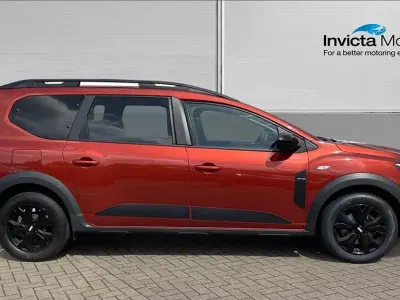 Usado Dacia Jogger Extreme 110 CV (80 kW) 2023 Marrón Monovolumen
