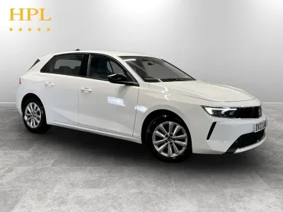 Usado Vauxhall Astra Design Edition 110 HP (80 kW) 2023 Branco Citadino