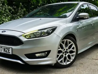 Used Ford Focus ST-Line 125 HP (91 kW) 2017 Silver Hatchback