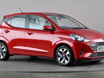 Used Hyundai i10 Advanced 63 HP (46 kW) 2025 Red Hatchback
