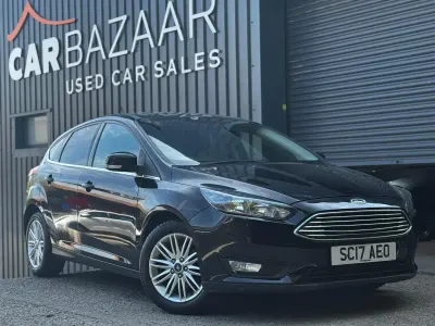 Usado Ford Focus Zetec 120 CV (88 kW) 2017 Negro Utilitario