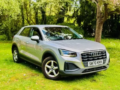 Usado Audi Q2 Design 110 CV (80 kW) 2021 Plateado SUV