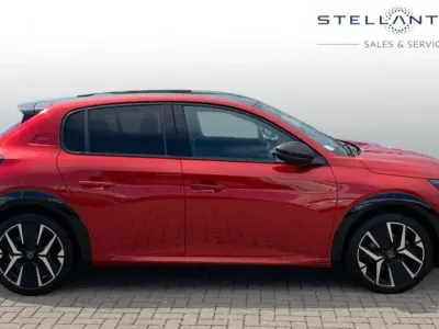 Usado Peugeot 208 GT 99 HP (72 kW) 2025 Vermelho Citadino