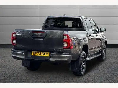 Usado Toyota HiLux 201 HP (147 kW) 2023 Cinzento Pickup