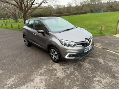 Begagnad Renault Captur Play 90 HK (66 kW) 2018 Grå SUV