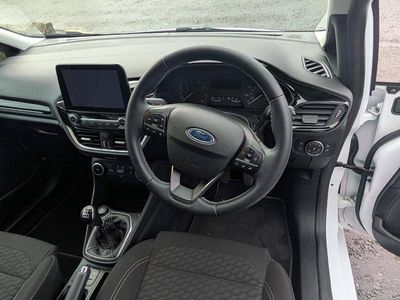 Begagnad Ford Fiesta Titanium 100 HK (73 kW) 2022 Vit Halvkombi