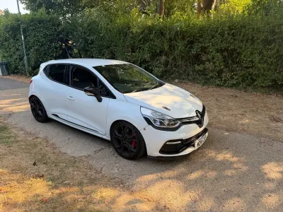 Used Renault Clio 200 HP (147 kW) 2013 White Hatchback