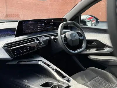 Usado Peugeot e-3008 GT 152 kW (207 CV) 2024 Azul SUV