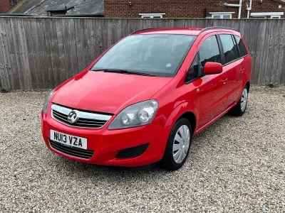 Used Vauxhall Zafira 115 HP (84 kW) 2013 Red MPV