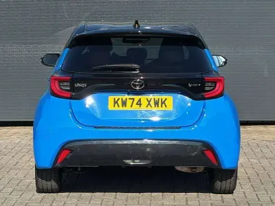 Używany Toyota Yaris Hybrid Edition 128 KM (94 kW) 2025 Niebieski Hatchback