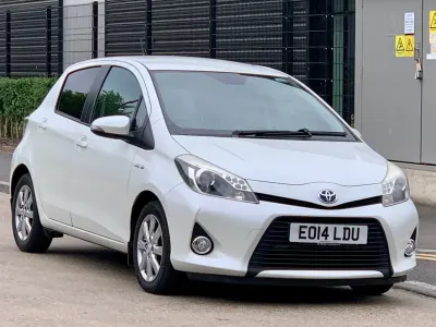 Used Toyota Yaris Hybrid 2014 White Hatchback