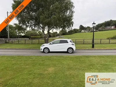 Used Renault Zoe Business 80 kW (109 HP) 2022 White Hatchback