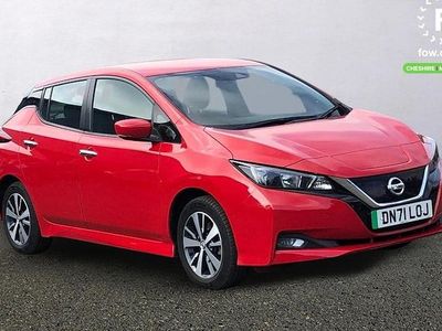 Begagnad Nissan Leaf Acenta 110 kW (150 HK) 2021 Röd Halvkombi