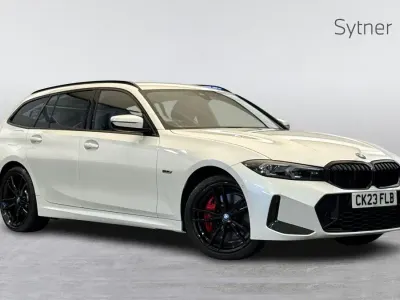 Begagnad BMW 330e M Sport 288 HK (211 kW) 2023 Vit Kombi