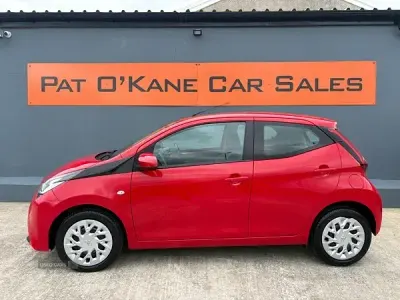 Used Toyota Aygo X-play 72 HP (52 kW) 2020 Red Hatchback