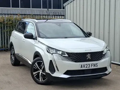 Usado Peugeot 5008 GTi 131 HP (96 kW) 2023 Branco SUV