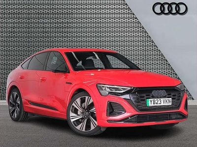 Usado Audi Q8 e-tron Comfort 300 kW (408 HP) 2023 Vermelho SUV