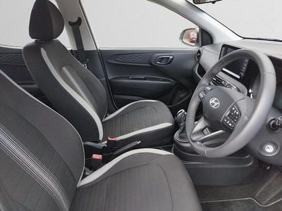 White New 2025 Hyundai i10 Advanced Hatchback | £15,495 (Fair price)