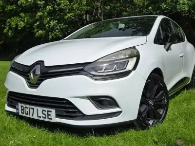 Used Renault Clio Dynamique 90 HP (66 kW) 2017 White Hatchback