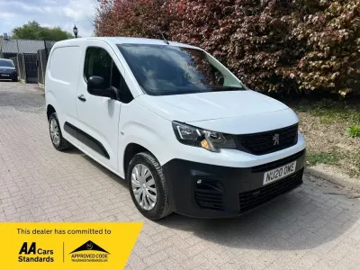 Begagnad Peugeot Partner 100 HK (73 kW) 2020 Vit Minibuss