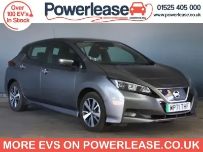 Begagnad Nissan Leaf Acenta 110 kW (150 HK) 2021 Grå Halvkombi