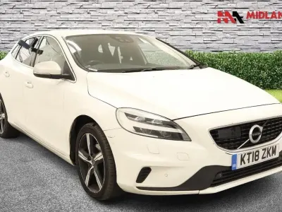Used Volvo V40 R-Design 120 HP (88 kW) 2018 White Hatchback